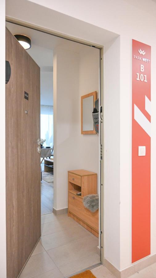 West Park Residence Apartment Budapest Bagian luar foto